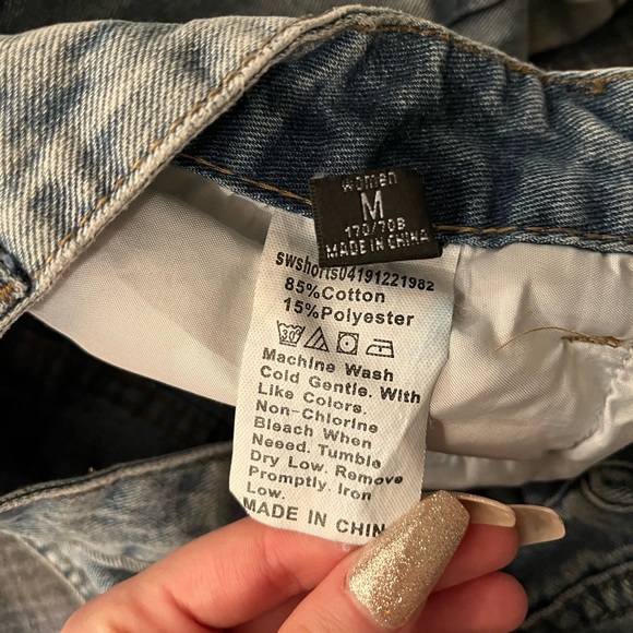 Light wash Denim shorts womens - Picture 2 of 2